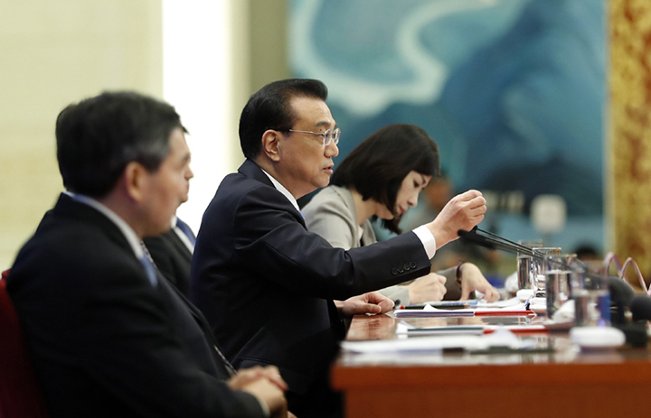 李克強(qiáng)：加快發(fā)展人工智能、自動(dòng)駕駛、氫能源等新興產(chǎn)業(yè)